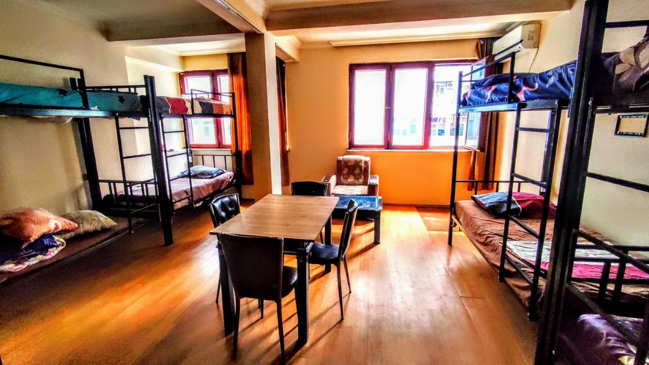 Masala Hostel Batumi Eksteriør billede